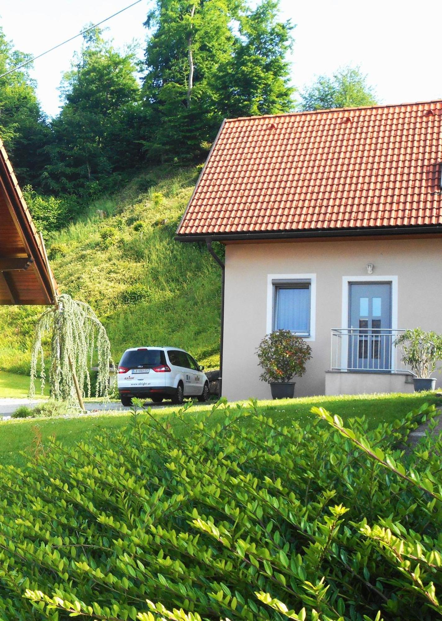 Ferienwohnungen Karin Am Seggauberg Leibnitz Exterior photo