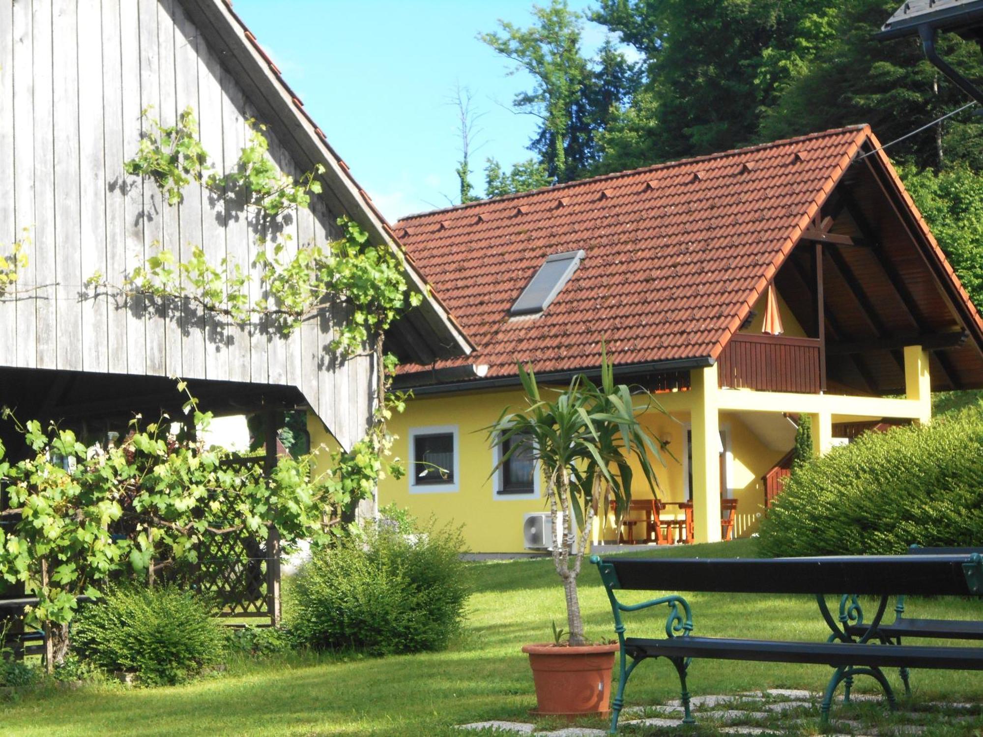 Ferienwohnungen Karin Am Seggauberg Leibnitz Exterior photo